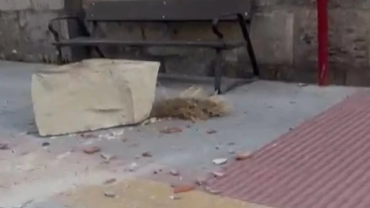 Sillar caído desde la espadaña de la Iglesia de la Compañía