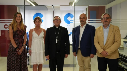 Don Abilio Martínez ha sido recibido por el Director regional de COPE Castilla y León, Javier Tutor y el Director de COPE Soria, Fidel López