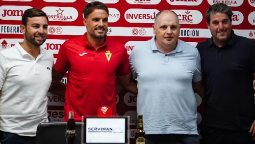 Pedro León seguirá capitaneando al Real Murcia