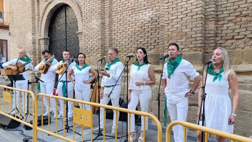 Jota en el acto de saludo al santo 2025