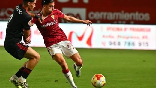 El Real Murcia salva un punto