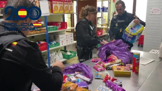 Donación de la Policía Nacional a la Cocina Económica de Oviedo