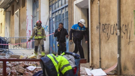 La Policía y los Bomberos continúan trabajando en el edificio de Soria afectado por una gran deflagración provocada por una estufa de butano