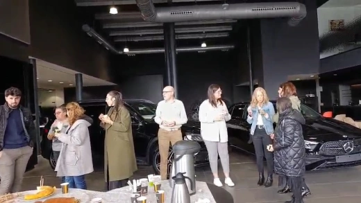 Parte del equipo de Ditram orgullosos de la nueva máquina