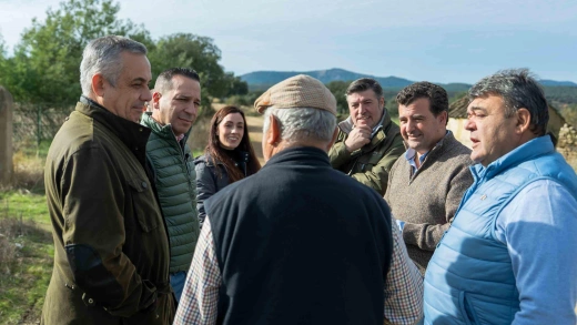 Ricardo Chamorro, el segundo por derecha, en una visita a Extremadura