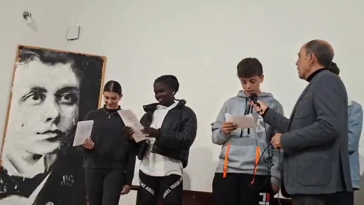 Alumnos de 4º de la ESO leen poemas de Francisco Garfias