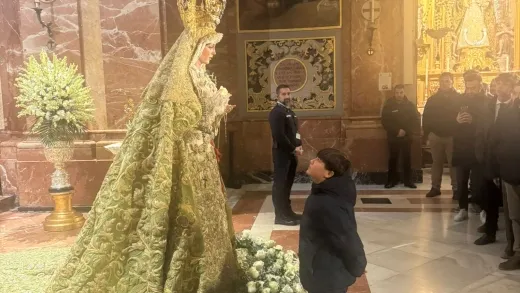 Suenan las campanas a las 06:00