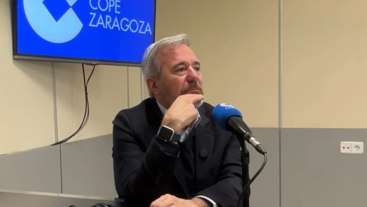 Jorge Azcón en un momento de la entrevista en los estudios de COPE Zaragoza.