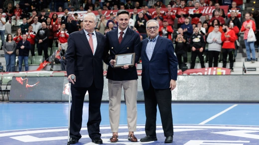 La emoción de Juanjo Angosto en su despedida