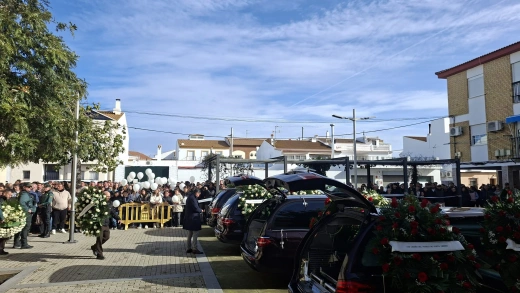 Funeral por los cuatro muertos de la familia de Aljaraque fallecidos en Adamuz