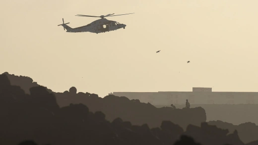 Búsqueda del joven estadounidense que fue engullido por el mar en Lanzarote. EFE/Ardiel Perdomo