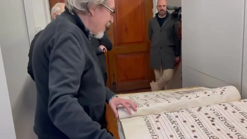 Así es uno de los cantorales que se conservan en el archivo