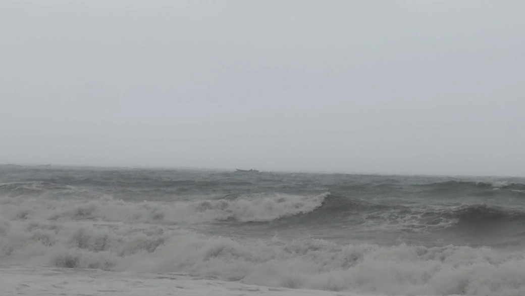 Narcolanchas cerca de la playa en Algarrobo costa