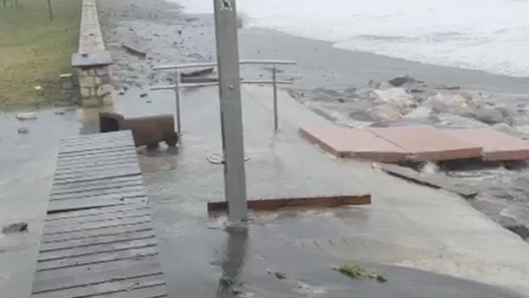 Salobreña recupera la normalidad tras las incidencias provocadas por la borrasca