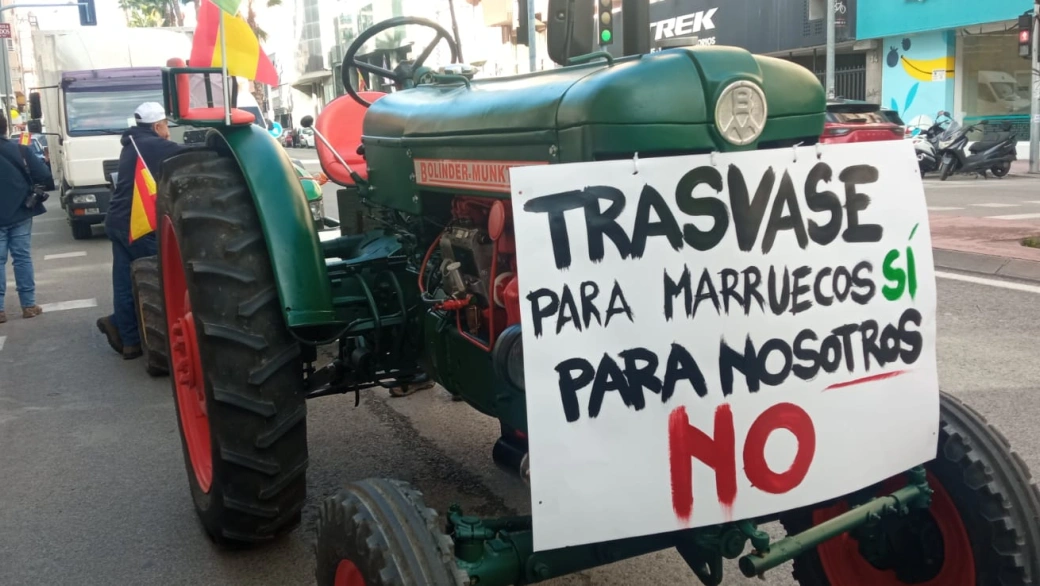 Los tractores han comenzado su marcha desde la avenida de Aguilera de Alicante.