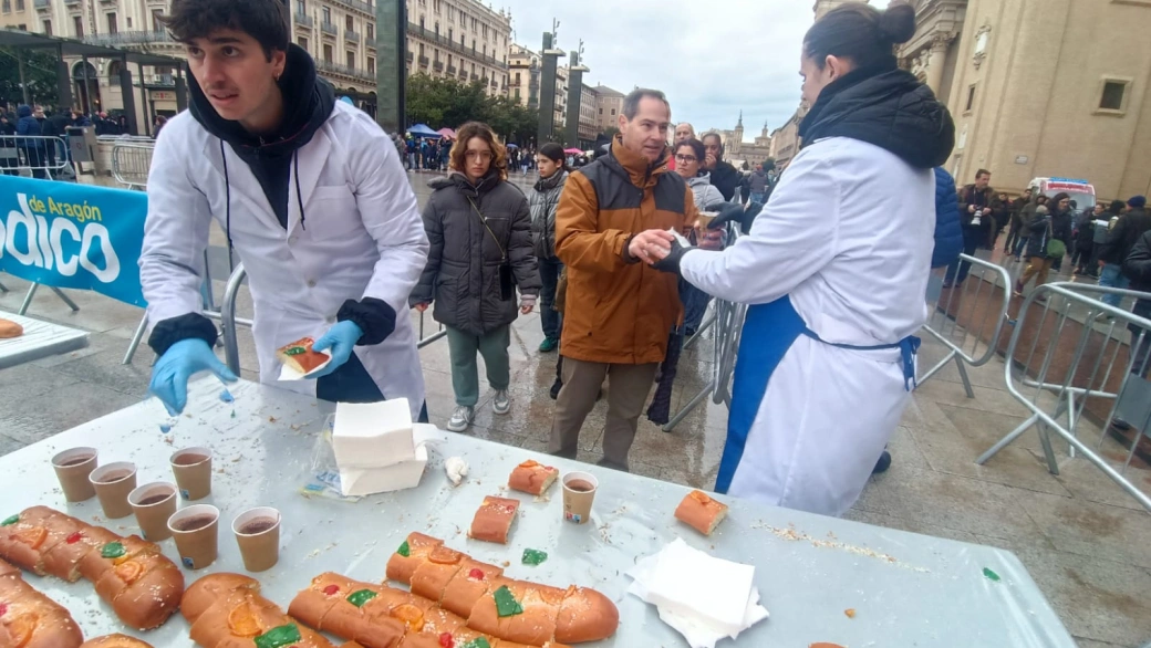 Bendición y reparto de roscón en Zaragoza con motivo de San Valero