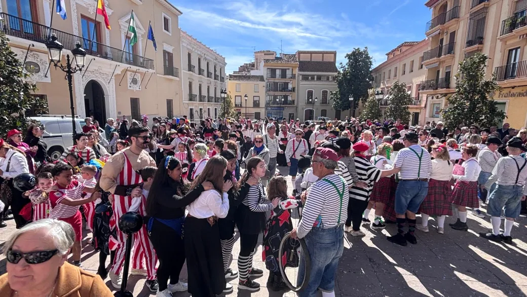 El carnaval de la Alpujarra y la costa de Granada une a mayores y niños en Motril