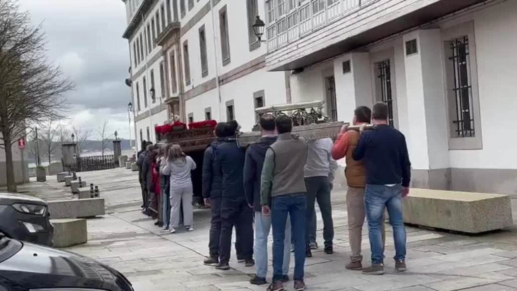 Ensayo de una procesión de Semana Santa en la Venerable Orden Tercera de A Coruña