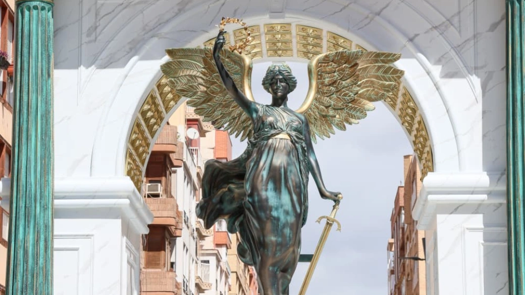 Muestra la nueva carroza de Constantino que estrena el Paso Blanco