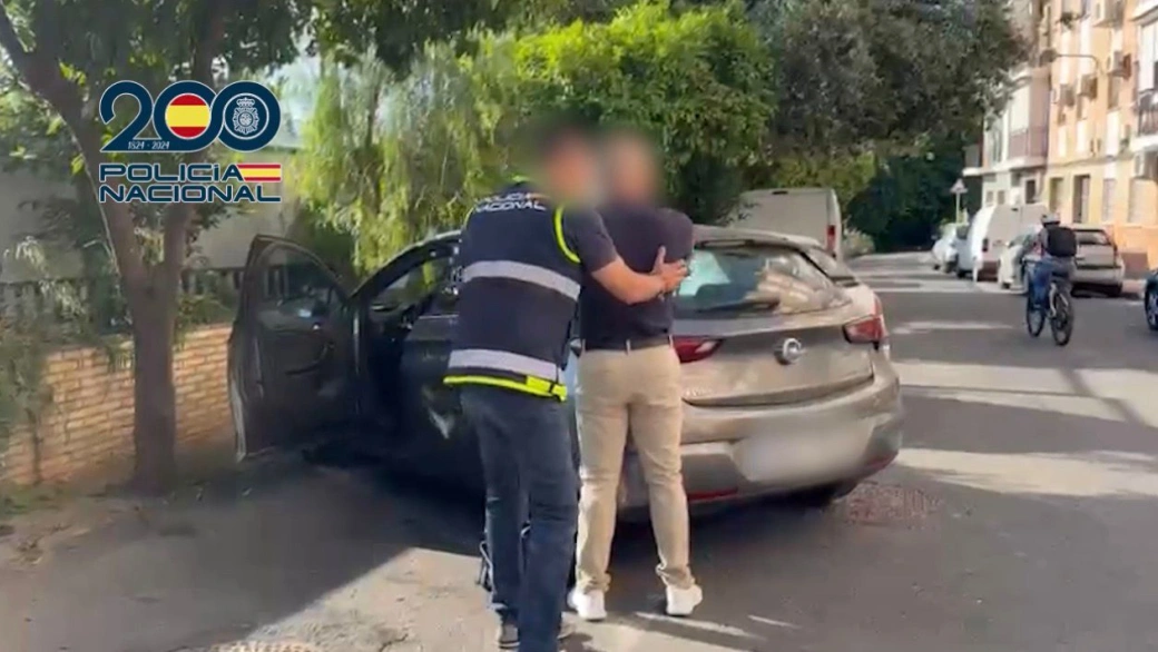 Detienen en Sevilla a un hombre por grabar a 94 mujeres en probadores y ...