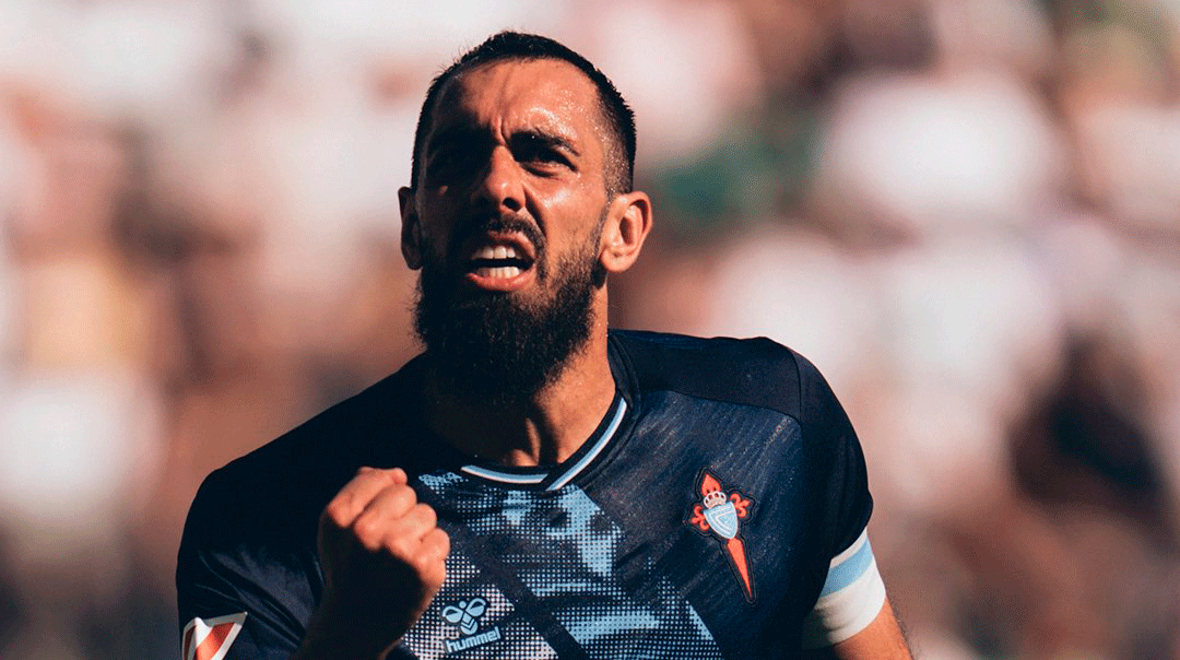 Borja Iglesias celebra su gol, en el Elche - Celta